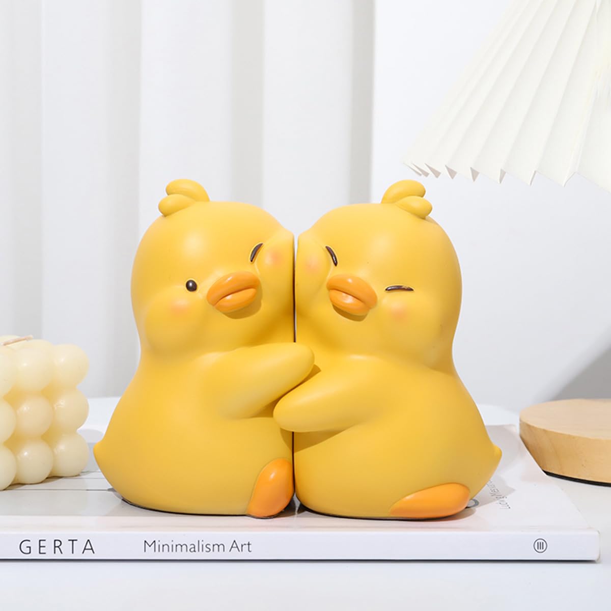 Cute Hug Ducks Decorative Bookends, Unique Book Ends to Hold Books Creative Resin Book Holder Stopper for Home Office Desk Bookshelf Decoration