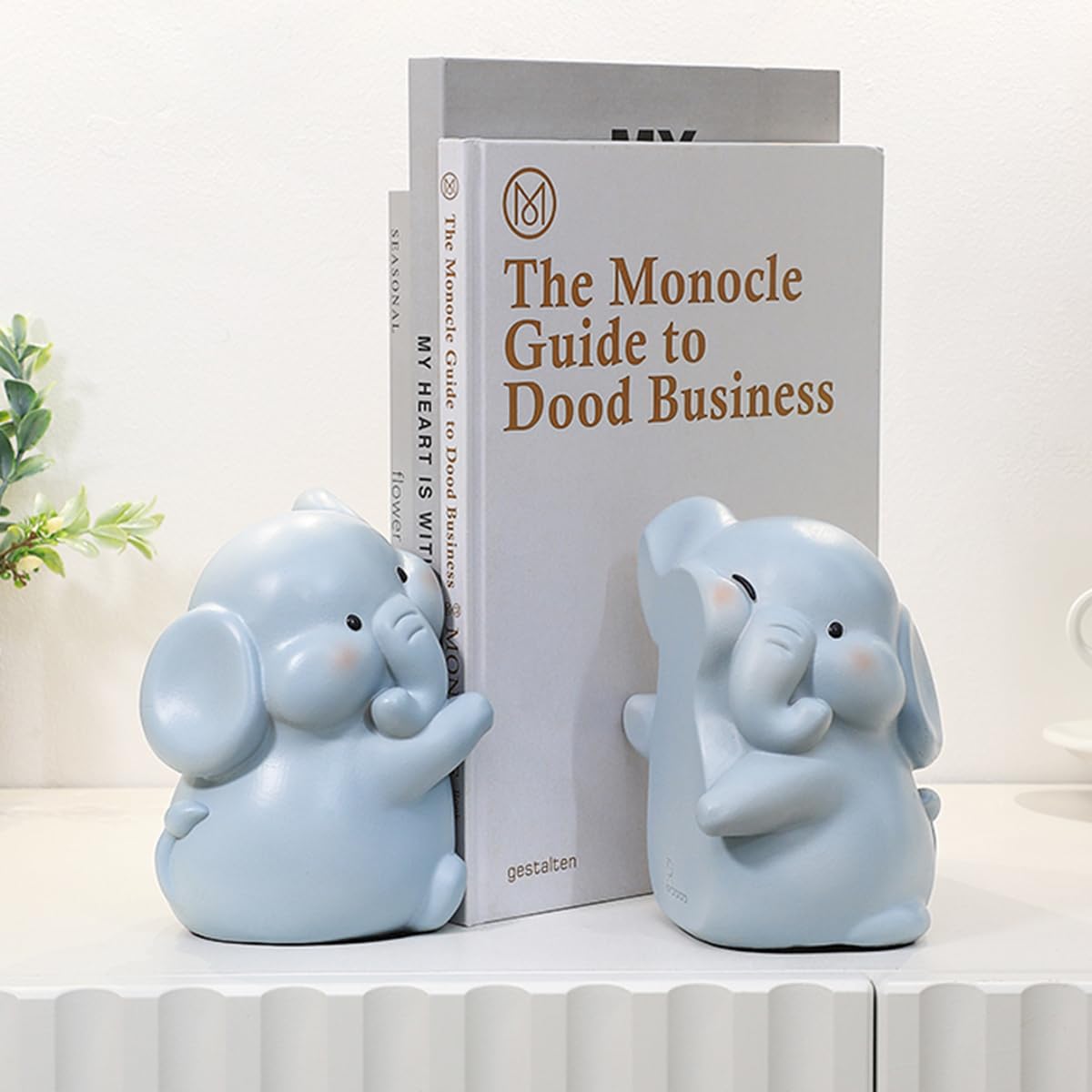 Cute Hug Ducks Decorative Bookends, Unique Book Ends to Hold Books Creative Resin Book Holder Stopper for Home Office Desk Bookshelf Decoration