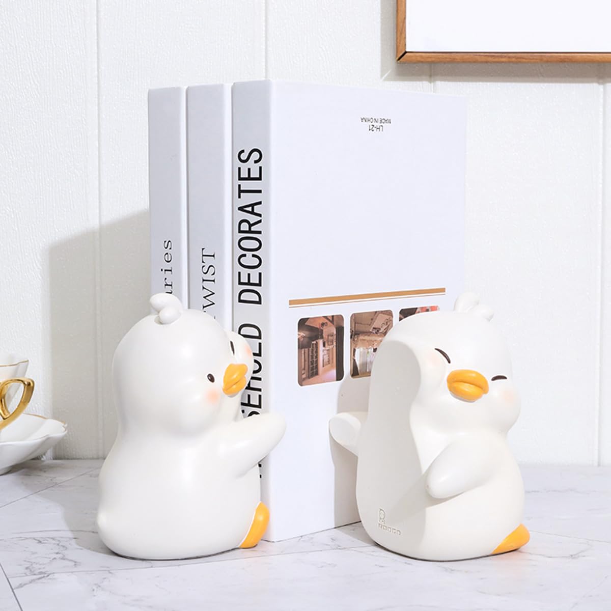 Cute Hug Ducks Decorative Bookends, Unique Book Ends to Hold Books Creative Resin Book Holder Stopper for Home Office Desk Bookshelf Decoration