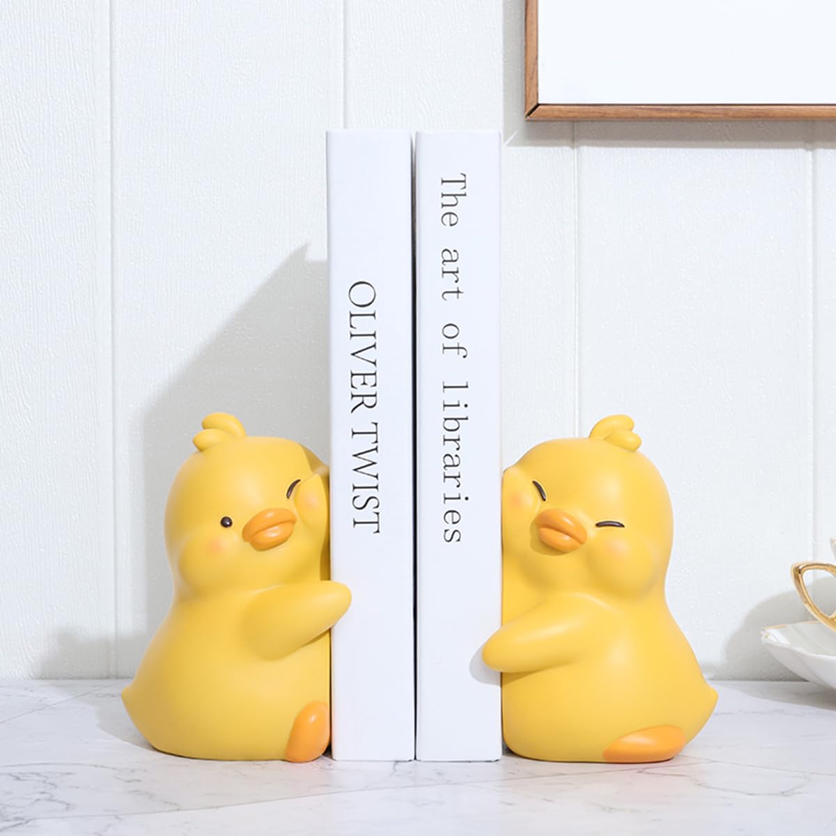 Cute Hug Ducks Decorative Bookends, Unique Book Ends to Hold Books Creative Resin Book Holder Stopper for Home Office Desk Bookshelf Decoration
