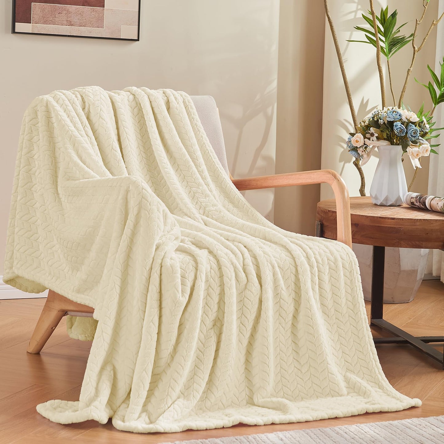 Super Soft Flannel Cozy Blankets for Adults, Washable Lightweight Blanket for Couch Sofa