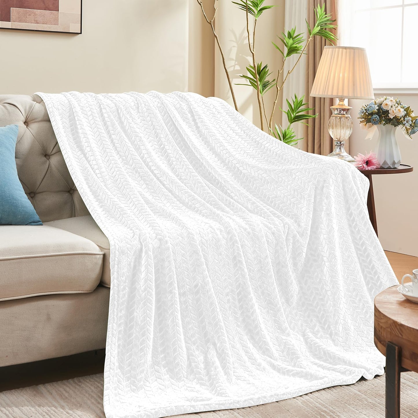 Super Soft Flannel Cozy Blankets for Adults, Washable Lightweight Blanket for Couch Sofa