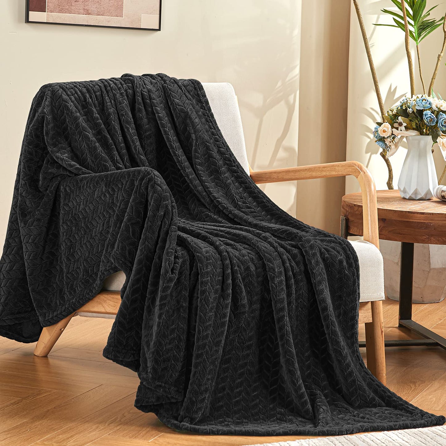 Super Soft Flannel Cozy Blankets for Adults, Washable Lightweight Blanket for Couch Sofa