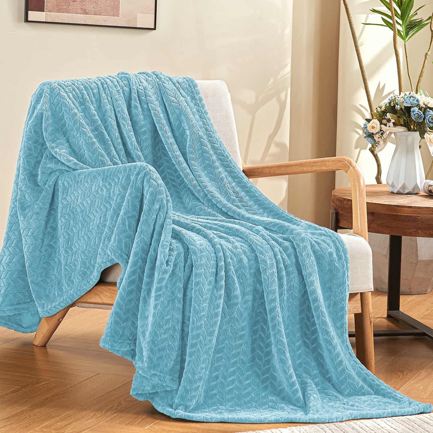 Super Soft Flannel Cozy Blankets for Adults, Washable Lightweight Blanket for Couch Sofa