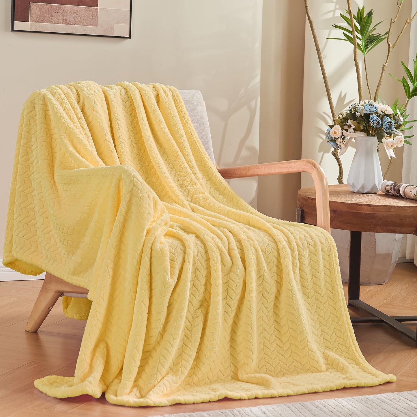 Super Soft Flannel Cozy Blankets for Adults, Washable Lightweight Blanket for Couch Sofa