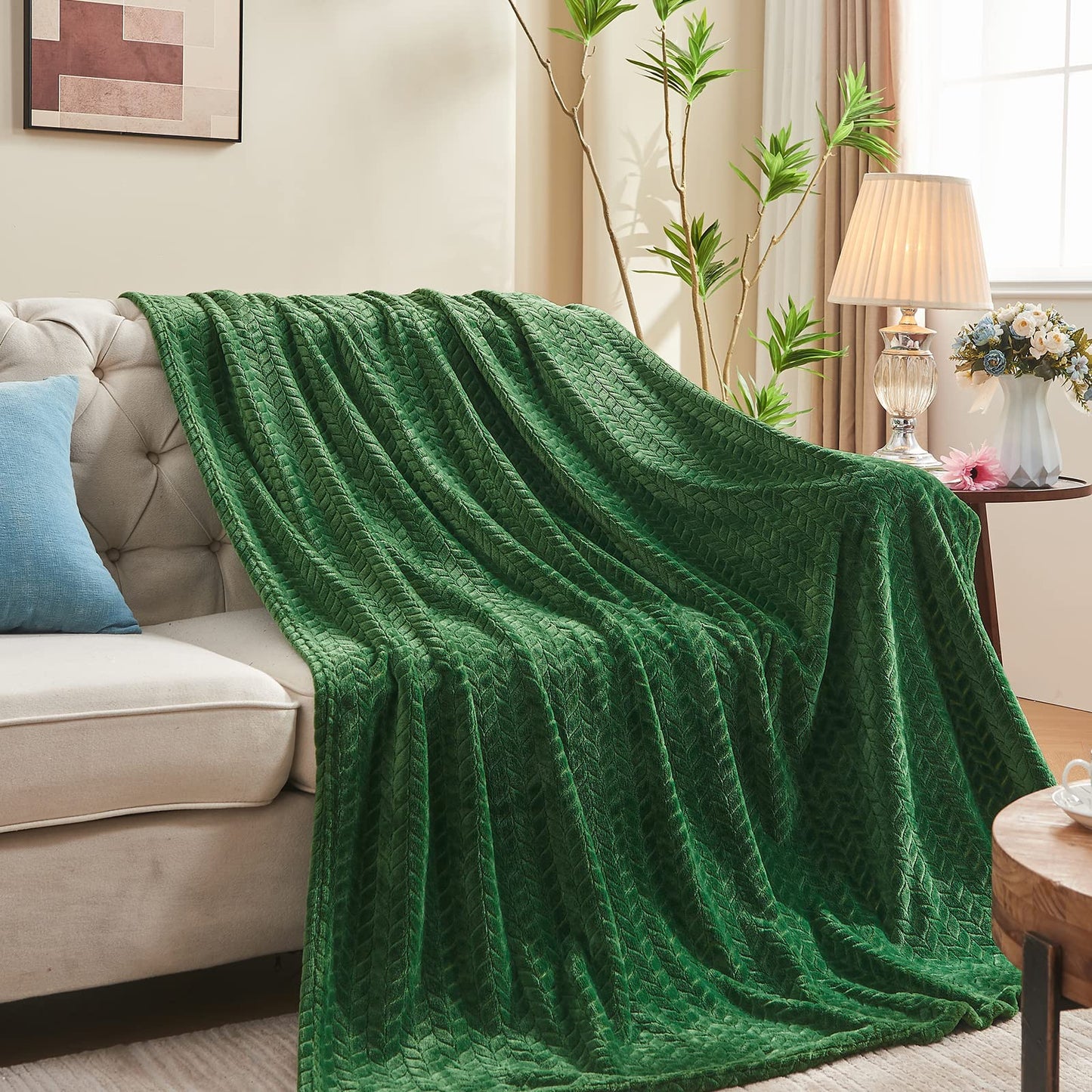 Super Soft Flannel Cozy Blankets for Adults, Washable Lightweight Blanket for Couch Sofa