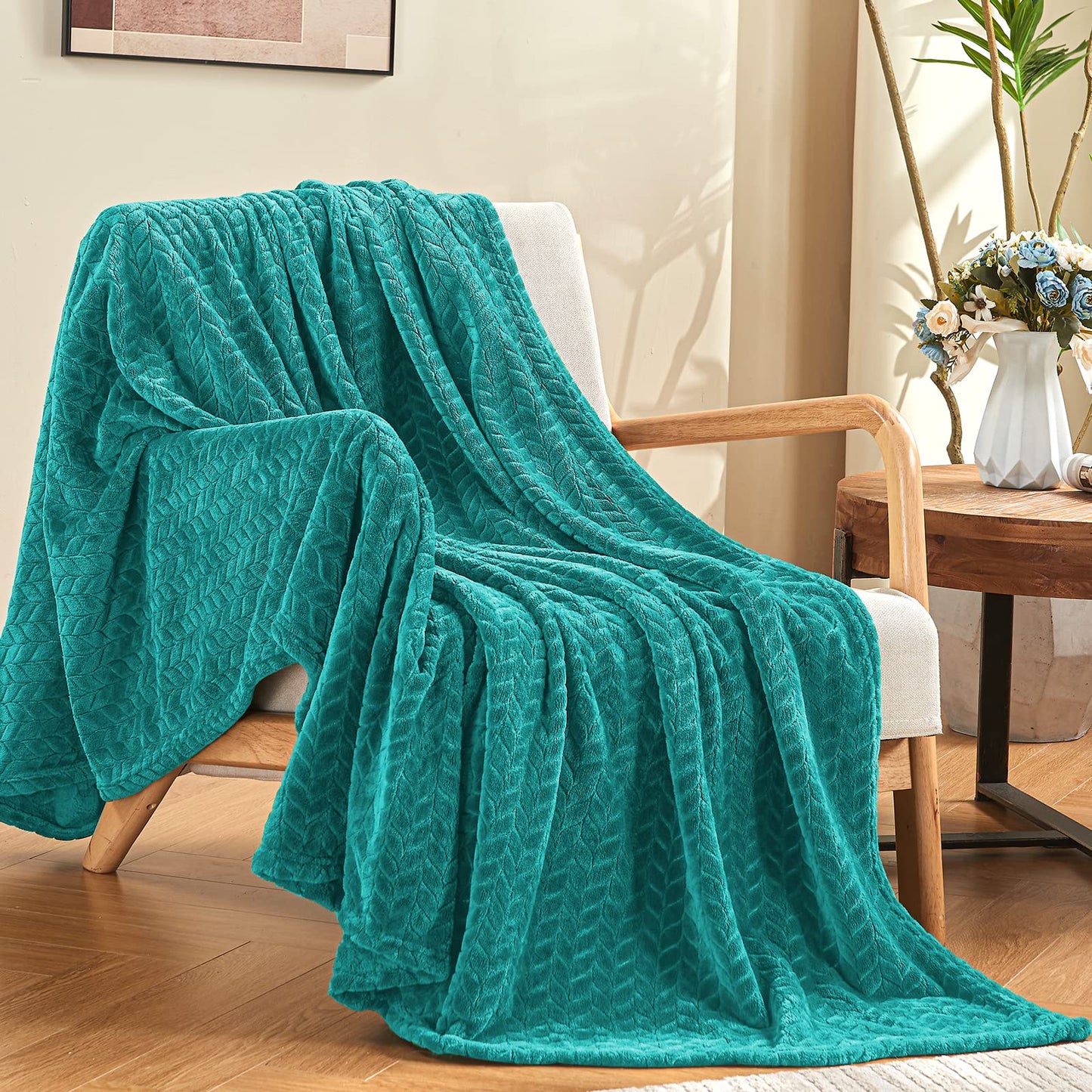 Super Soft Flannel Cozy Blankets for Adults, Washable Lightweight Blanket for Couch Sofa