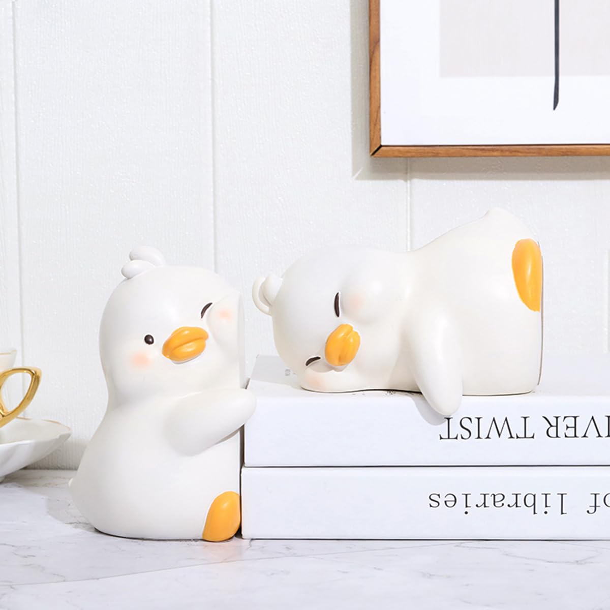 Cute Hug Ducks Decorative Bookends, Unique Book Ends to Hold Books Creative Resin Book Holder Stopper for Home Office Desk Bookshelf Decoration