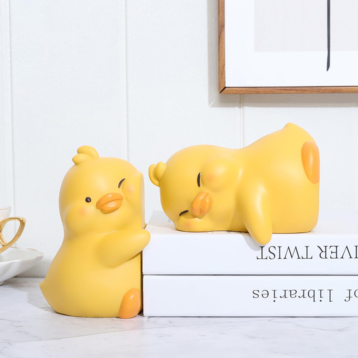 Cute Hug Ducks Decorative Bookends, Unique Book Ends to Hold Books Creative Resin Book Holder Stopper for Home Office Desk Bookshelf Decoration