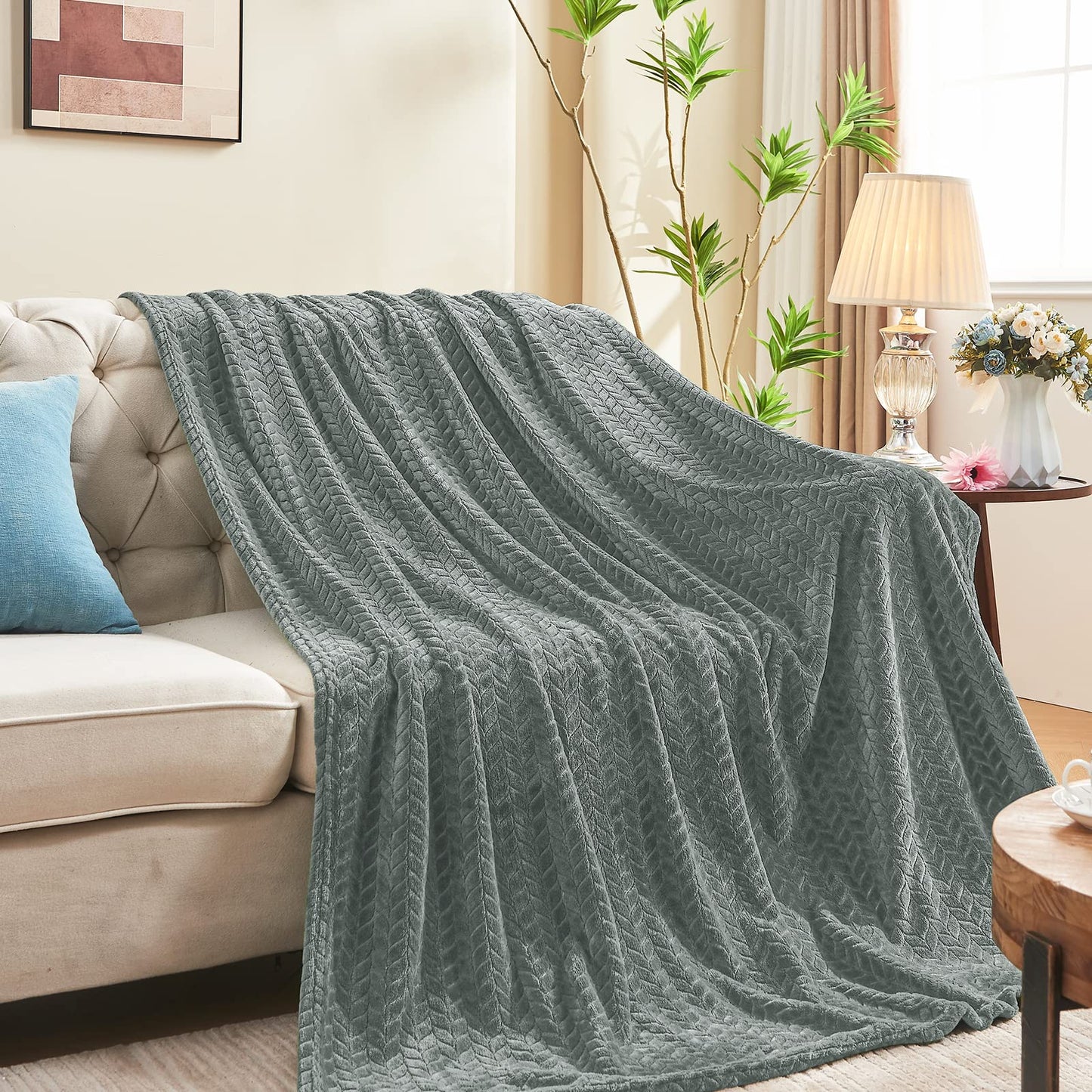 Super Soft Flannel Cozy Blankets for Adults, Washable Lightweight Blanket for Couch Sofa