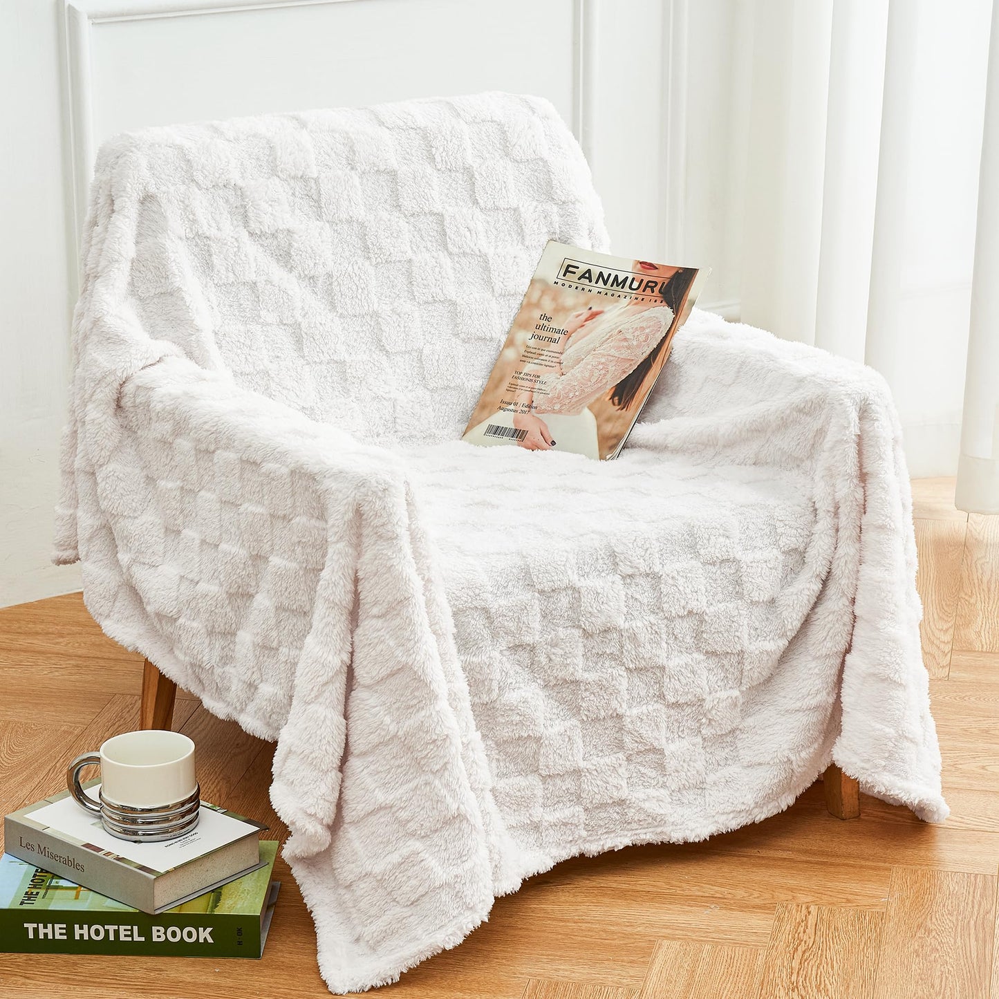 Cozy Soft Lightweight Fuzzy Throw Blanket for Couch, Warm Present for Birthday, Christmas, Halloween